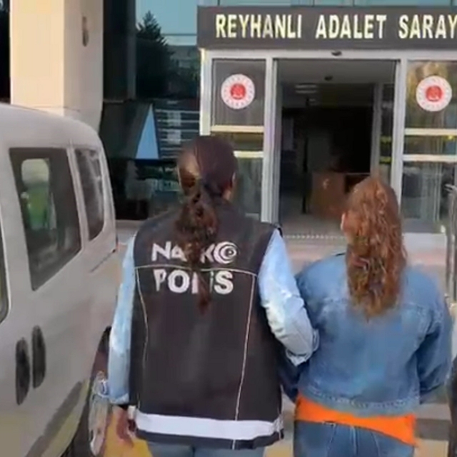 Reyhanlı'da 22 yıl hapis cezası ile aranan uyuşturucu satıcısı kadın yakala...
