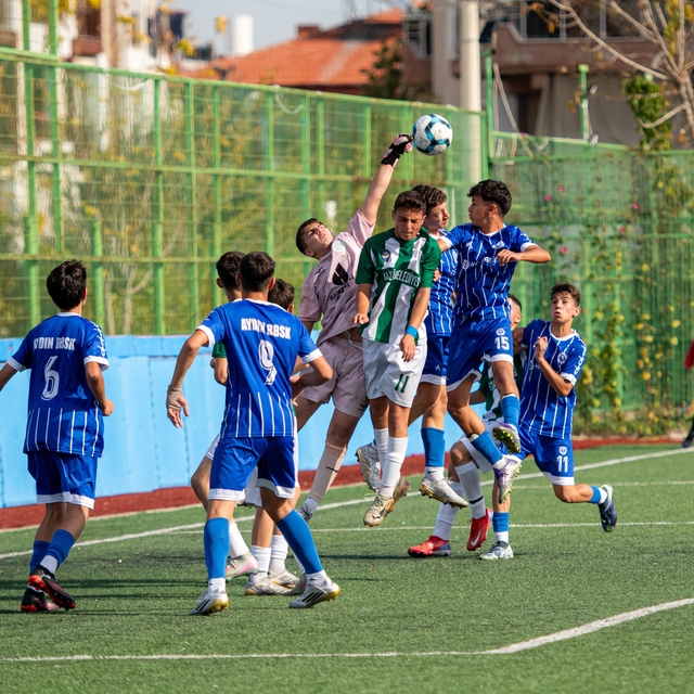 Aydın Büyükşehir Belediyespor'un gençleri galip