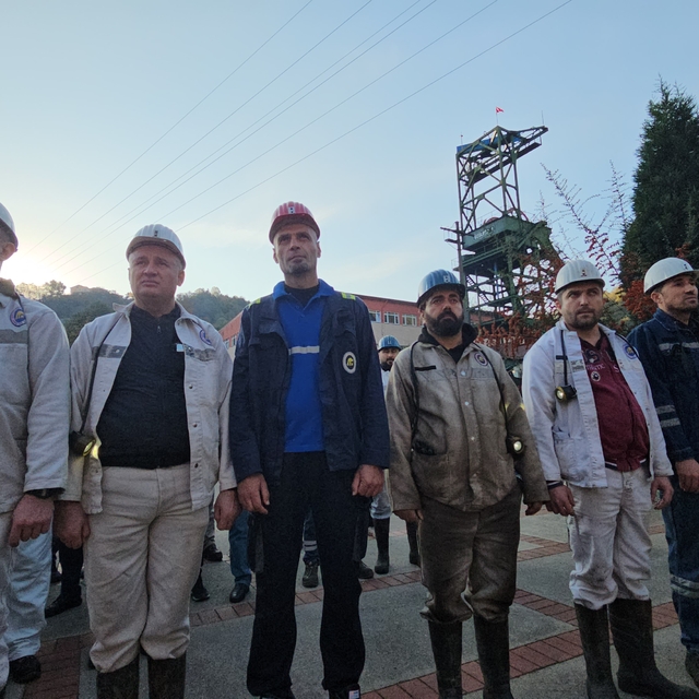 Madencilerden Ata'ya saygı