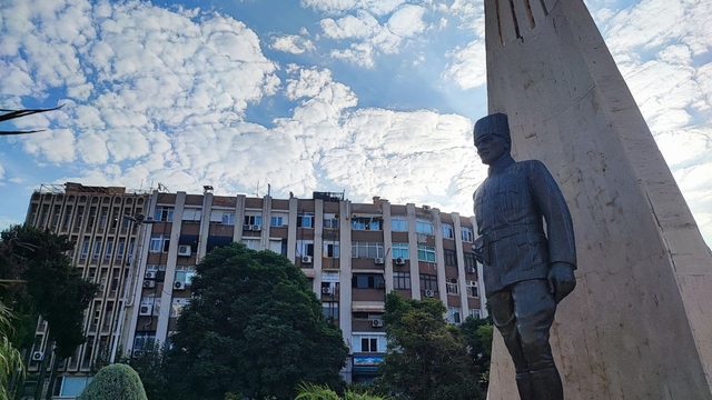 Adana'da saat 9'u 5 geçe hayat durdu