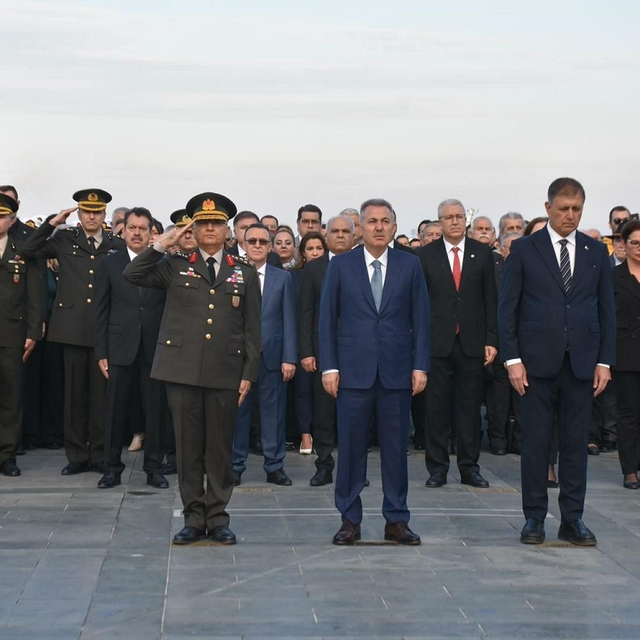 Ulu Önder Mustafa Kemal Atatürk, İzmir'de anıldı