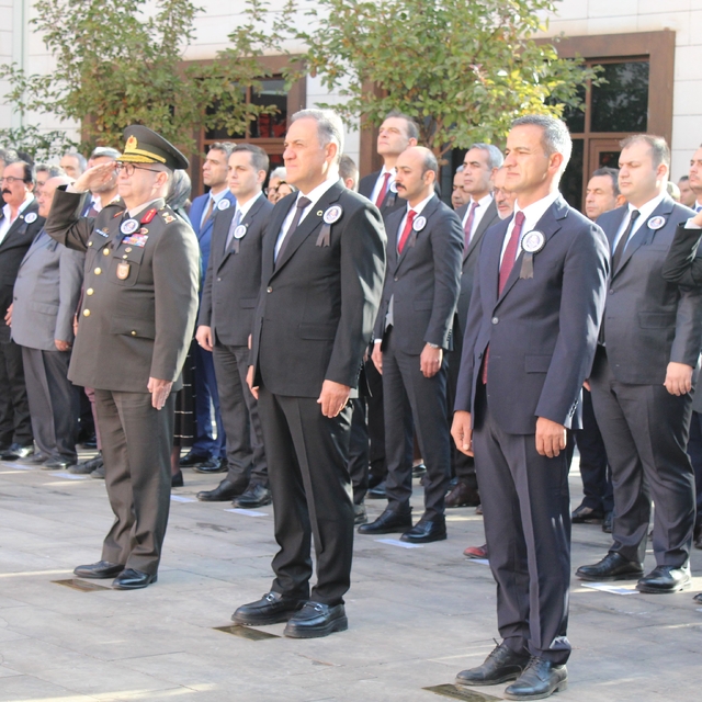 Bingöl'de 10 Kasım'da Atatürk saygıyla anıldı