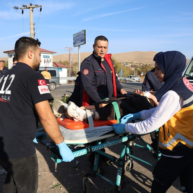Elazığ'da feci kaza: 2'i ağır 6 yaralı