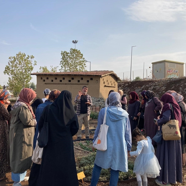 Kadınlar tıbbi ve aromatik bitkileri yerinde tanıyor