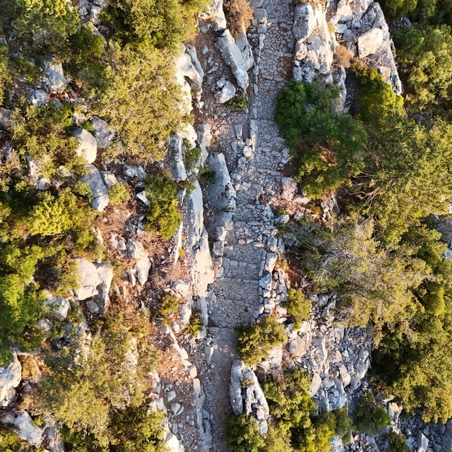 Antalya'da 3 bin 650 metrelik tarihi Kervan Yolu rotası dron ile görüntülen...
