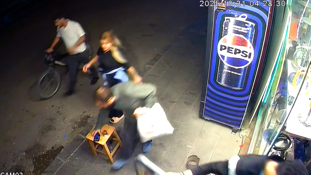 Çekirdek çitlerken taburenin üzerinde gördüğü telefonu çaldı, 'şeytana uydum' dedi