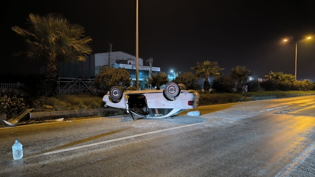 Takla atarak, ters dönen otomobilin sürücüsü yaralandı