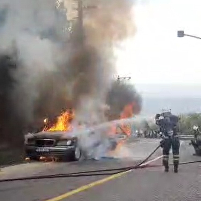 Seyir halindeki otomobil alevlere teslim oldu