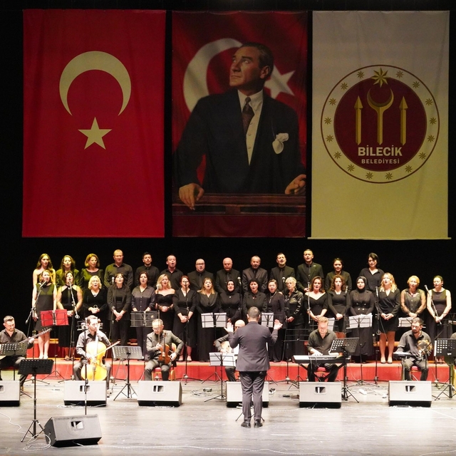 Atatürk'ün sevdiği şarkıları hep birlikte söylendi