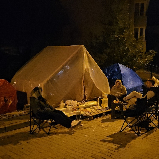 Sındırgı'da depremler vatandaşı tedirgin ediyor
Vatandaşlar geceleri dışarı...