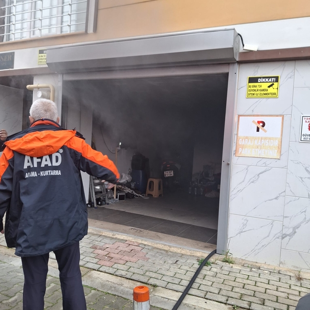 Kırklareli'nde depoda çıkan yangın söndürüldü