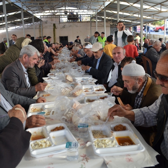 Güneşli'de 7 bin kişi aynı sofrada buluştu