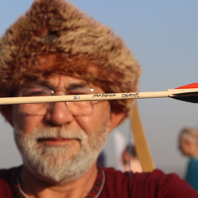 Hobi olarak başladığı okçuluk sporu ve yay ustalığında yarım asrı devirdi