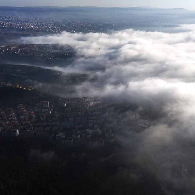 Karabük'te şehir merkezini kaplayan sis dronla görüntülendi
Sis, şehir merk...