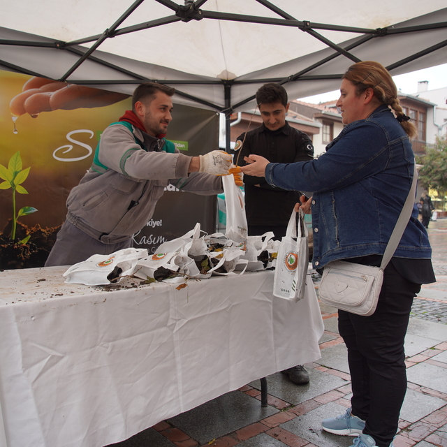 Edirne'de 1000 ıhlamur fidanı dağıtıldı