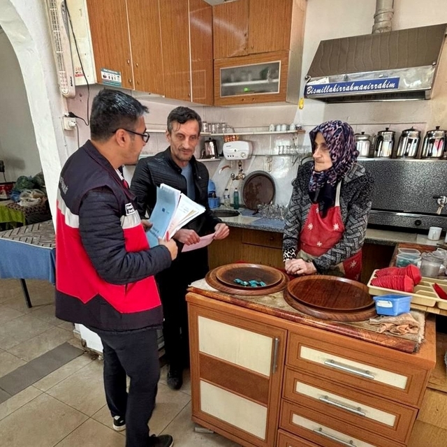 Şaphane'de kahvehane ve çay ocaklarında gıda denetimi