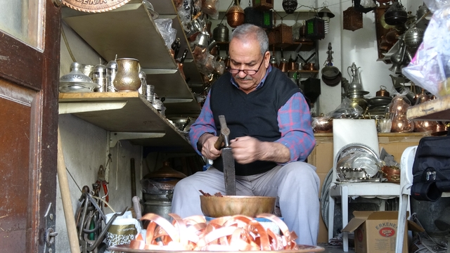 Bakır bileklikler yeniden moda oldu
Doğal şifadan moda aksesuarına: Bakır bileklik