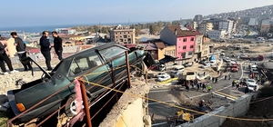 Belediyeye ait kamyonet az kalsın faciaya yol açıyordu
Trabzon'da freni boş...