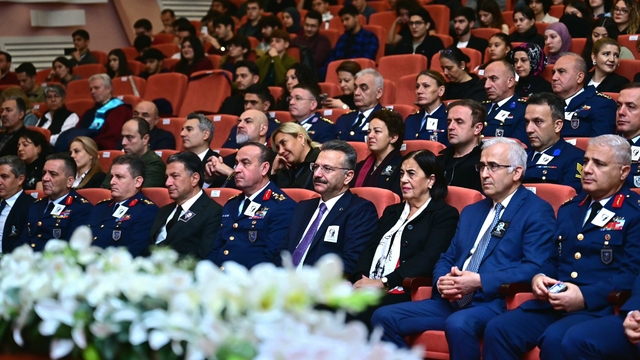 Eskişehir Valisi Aksoy, Atatürk'ü anma programına katıldı