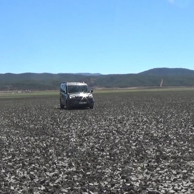 Tahtalı Barajı'nda su seviyesi yüzde 6'ya düştü; kuraklık dronla görüntülen...