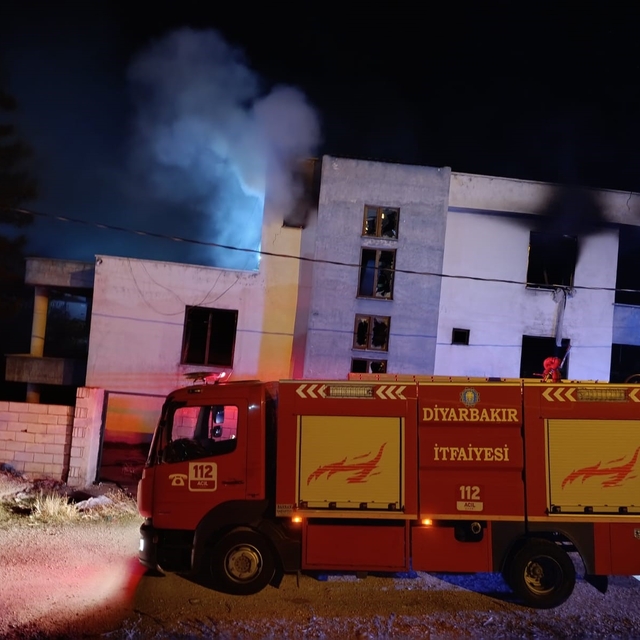 Diyarbakır'da çıkan yangında boş ev kullanılamaz hale geldi