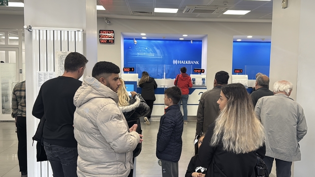 Trakya'da Yüzyılın Konut Projesi için bankadan başvuruyu tercih eden vatandaşlar kısmi yoğunluk oluşturdu