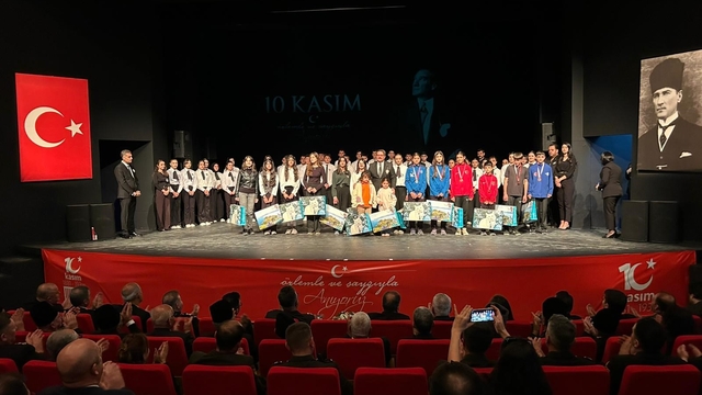 Atatürk, Bitlis, Van ve Hakkâri'de anıldı