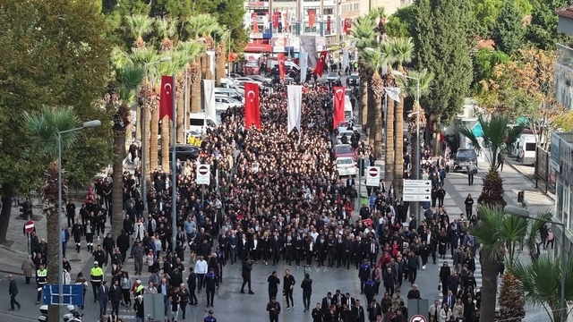 Denizli'de saat 09.05'i gösterdiğinde hayat durdu