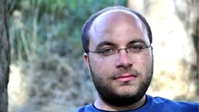 Van depreminde yaşamını yitiren DHA muhabiri Cem Emir, mezarı başında anıldı