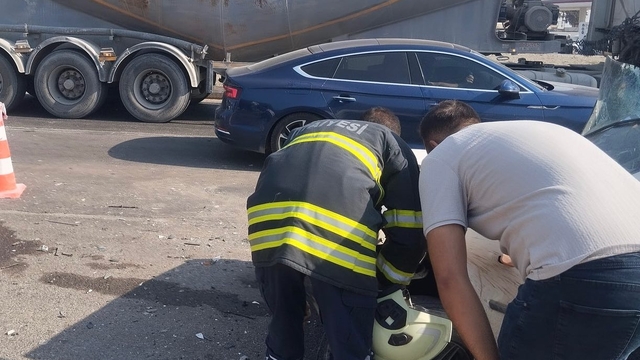 Freni arızalanan kamyon, kırmızı ışıkta bekleyen 6 araca çarptı: 4 yaralı