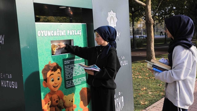 Konya'da oyuncak ve kitap paylaşım kumbaraları hizmete sunuldu