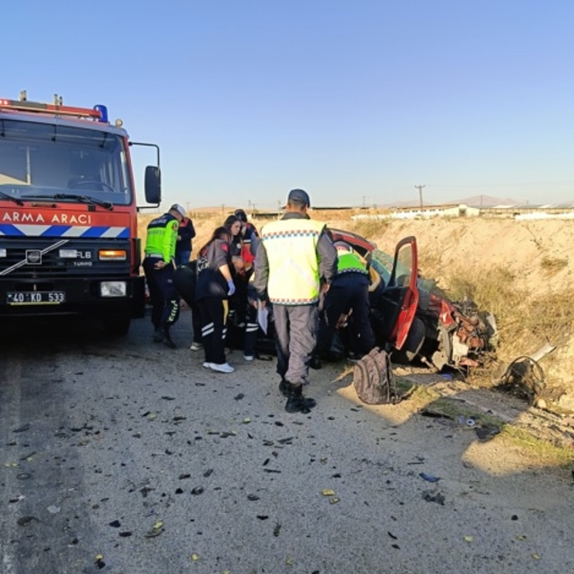 Otomobil ile kamyon çarpıştı: 1 ölü, 1 yaralı