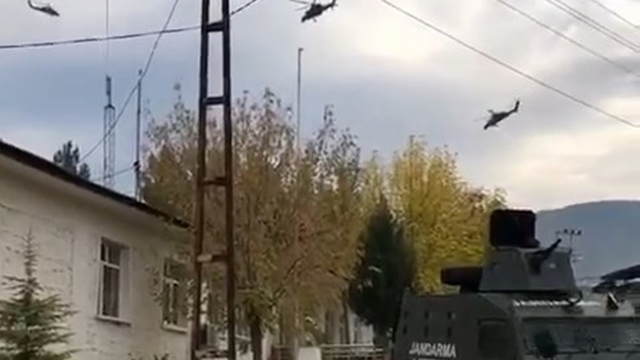 Şırnak'ta saat 09.05'te 3 askeri helikopterle Atatürk'e saygı duruşu