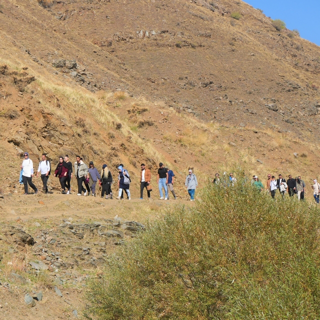 "Adımlarla Keşfet" projesi kapsamında 40 kişi Muş'un ünlü bağlarına yürüdü
