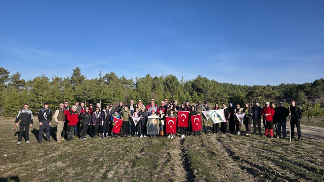 Amasya'da doğaseverler Ata'yı 1881 metrede andı