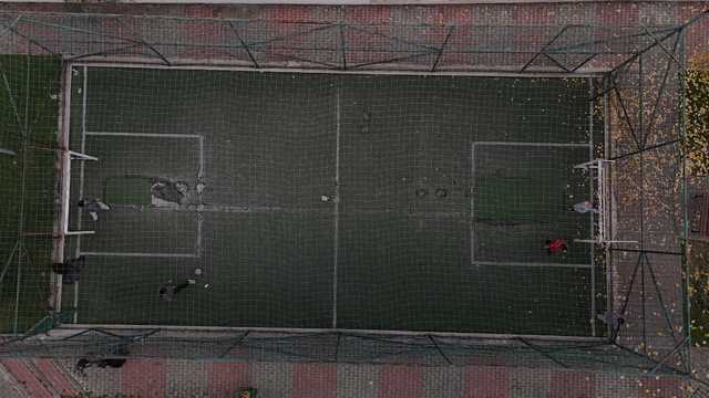 Parktaki halı sahayı, tarlaya çevirdiler
Sorumsuz vatandaşlar çocukların oyun alanını mahvetti