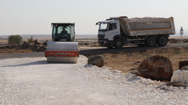 Haliliye Belediyesi'nden kırsal mahallelerde yol çalışması