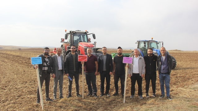 Sivas'ta 5 farklı ekmeklik buğday, pilot bölgede toprakla buluşturuldu
