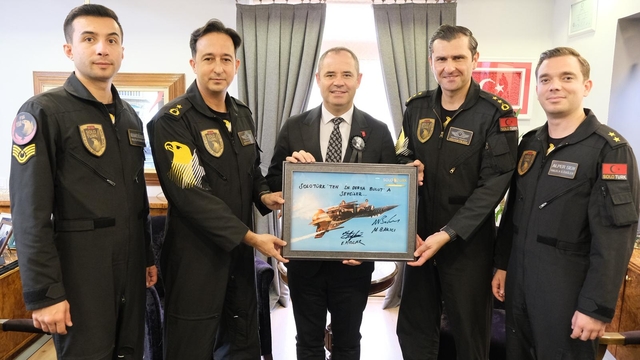 SOLOTÜRK ekibinden Kırklareli Belediye Başkanı Bulut'a ziyaret