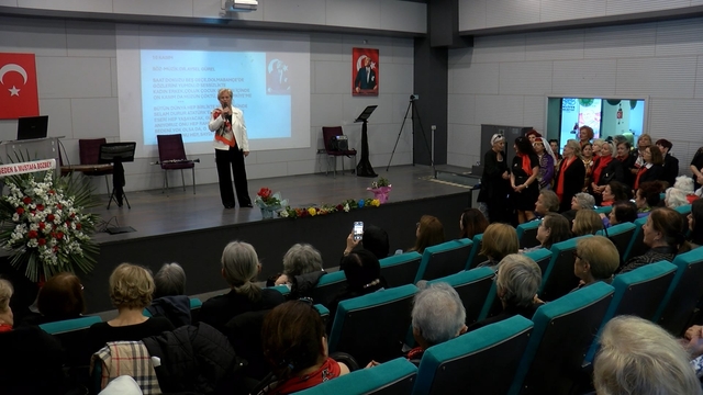 Hiç müzik eğitimi almayan 175 kadın, Atatürk'ü kendi besteledikleri şarkıyla andı (2)