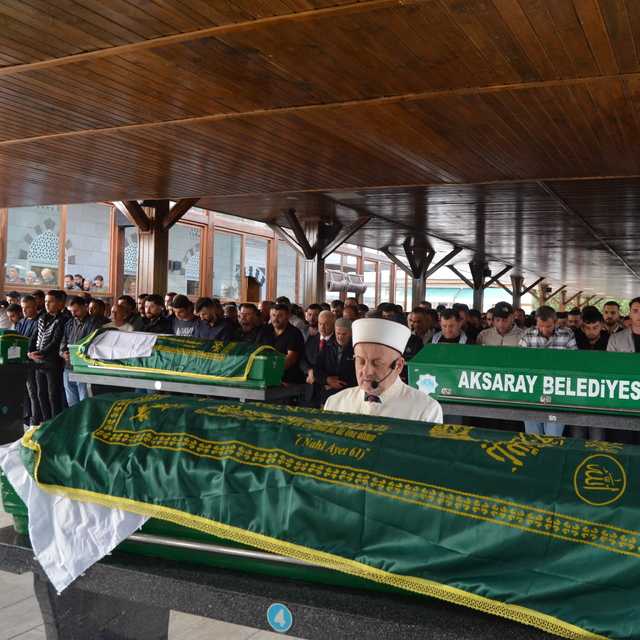 Ankara'daki kazada ölen aynı aileden 4 kişi, Aksaray'da toprağa verildi