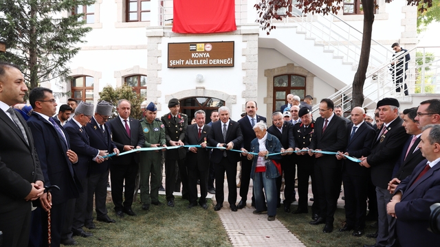 Konya Büyükşehir tarafından yenilenen Şehit Aileleri Derneği binasının açılışı dualarla yapıldı