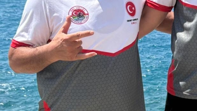 Geziden dönen konvoydaki motosiklet, otomobille çarpıştı: 1 ölü, 1 ağır yaralı