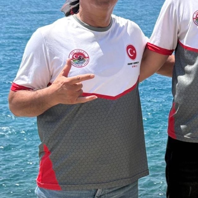 Geziden dönen konvoydaki motosiklet, otomobille çarpıştı: 1 ölü, 1 ağır yar...