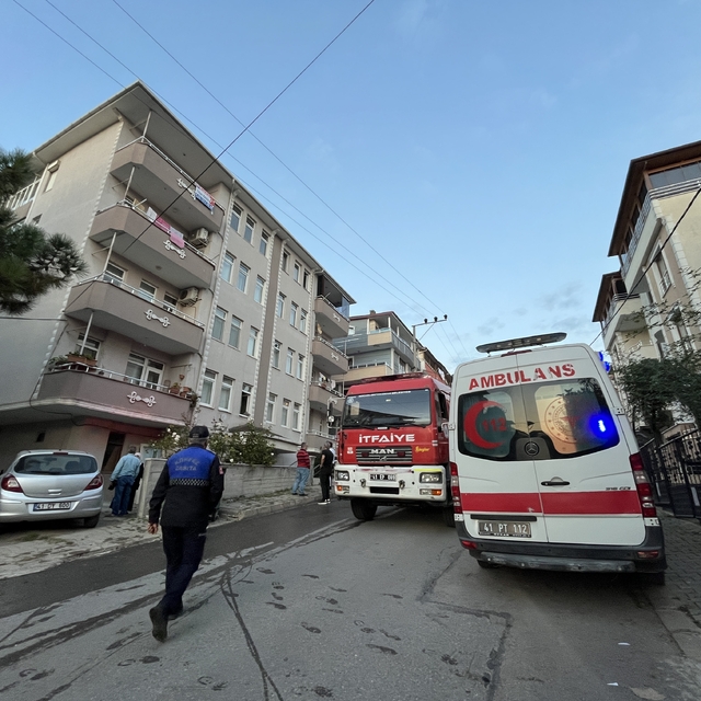 Evde çıkan yangında duman etkilendi