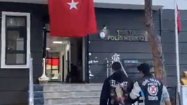 İzmir'de tek teker üzerinde ilerleyen motosiklet sürücüsüne 13 bin 420 lira ceza