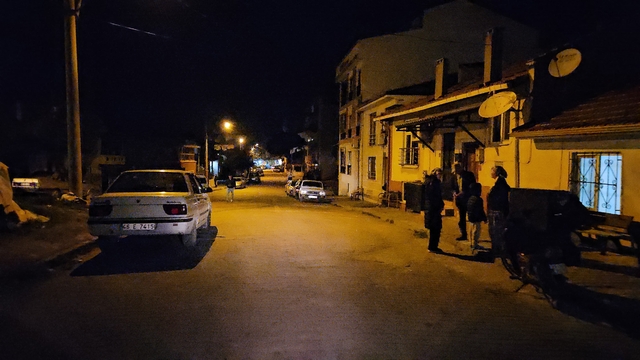 Balıkesir'de 4.9'luk deprem
Deprem çevre illerden de hissedildi