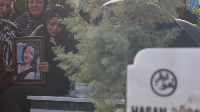 Kazada ölen yeğenini elleriyle toprağa veren amca, kazaya neden olan alkollü sürücünün cezalandırılmasını istiyor