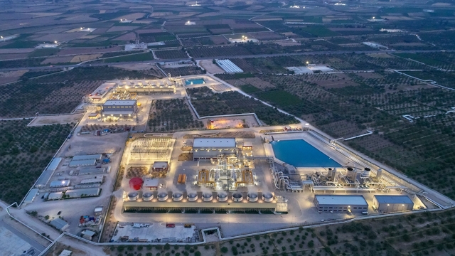Temiz enerjide en doğru seçenek jeotermal
JED Yönetim Kurulu Başkanı Ali Kındap:
"Türkiye'nin 2053 net sıfır vizyonuna giden yolda karbon salımı ve iklim hedefleri için tek ve en doğru seçenek jeotermal santraller."
"İletim ve dağıtıma en az üretim kadar önem vermek ve yatırım yapmak zorundayız"