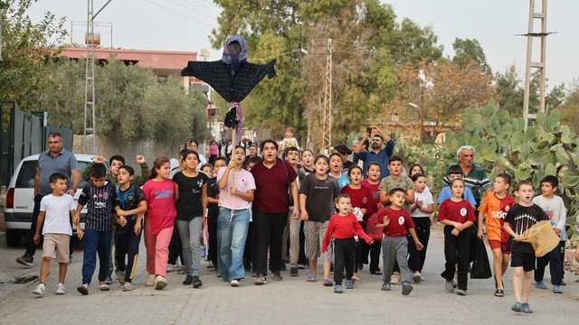 Adana'da yağmur duasında asırlık gelenek unutulmadı
'Bodi' maketiyle kapı kapı gezip önce erzak topladılar, sonra yemek pişirip yağmur duası yaptılar